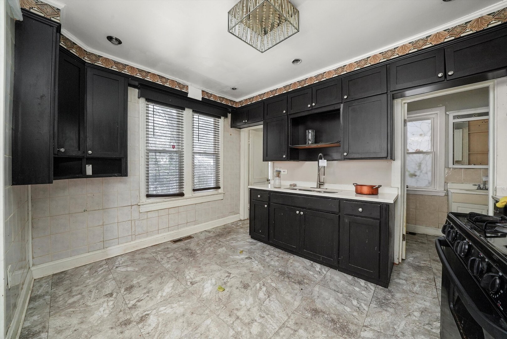10446 S STATE Street, Chicago, IL 60628