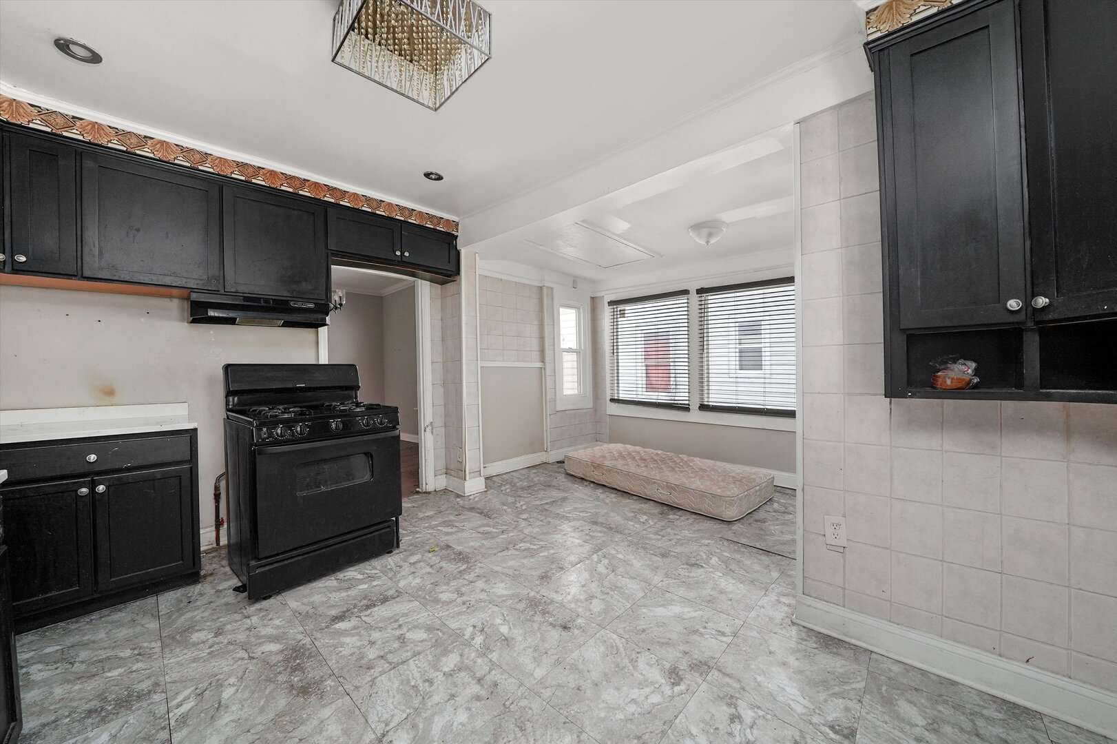 10446 S STATE Street, Chicago, IL 60628