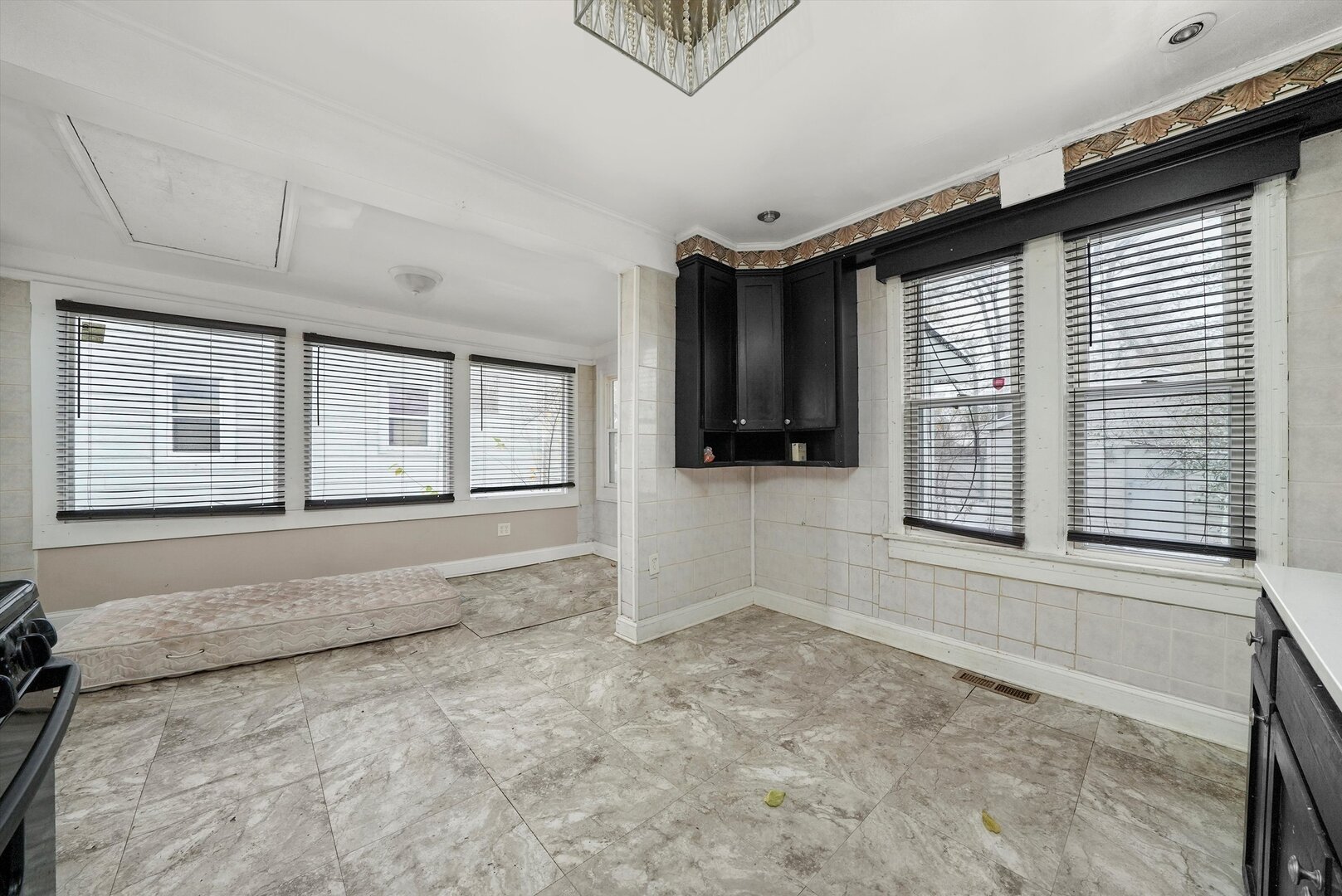 10446 S STATE Street, Chicago, IL 60628