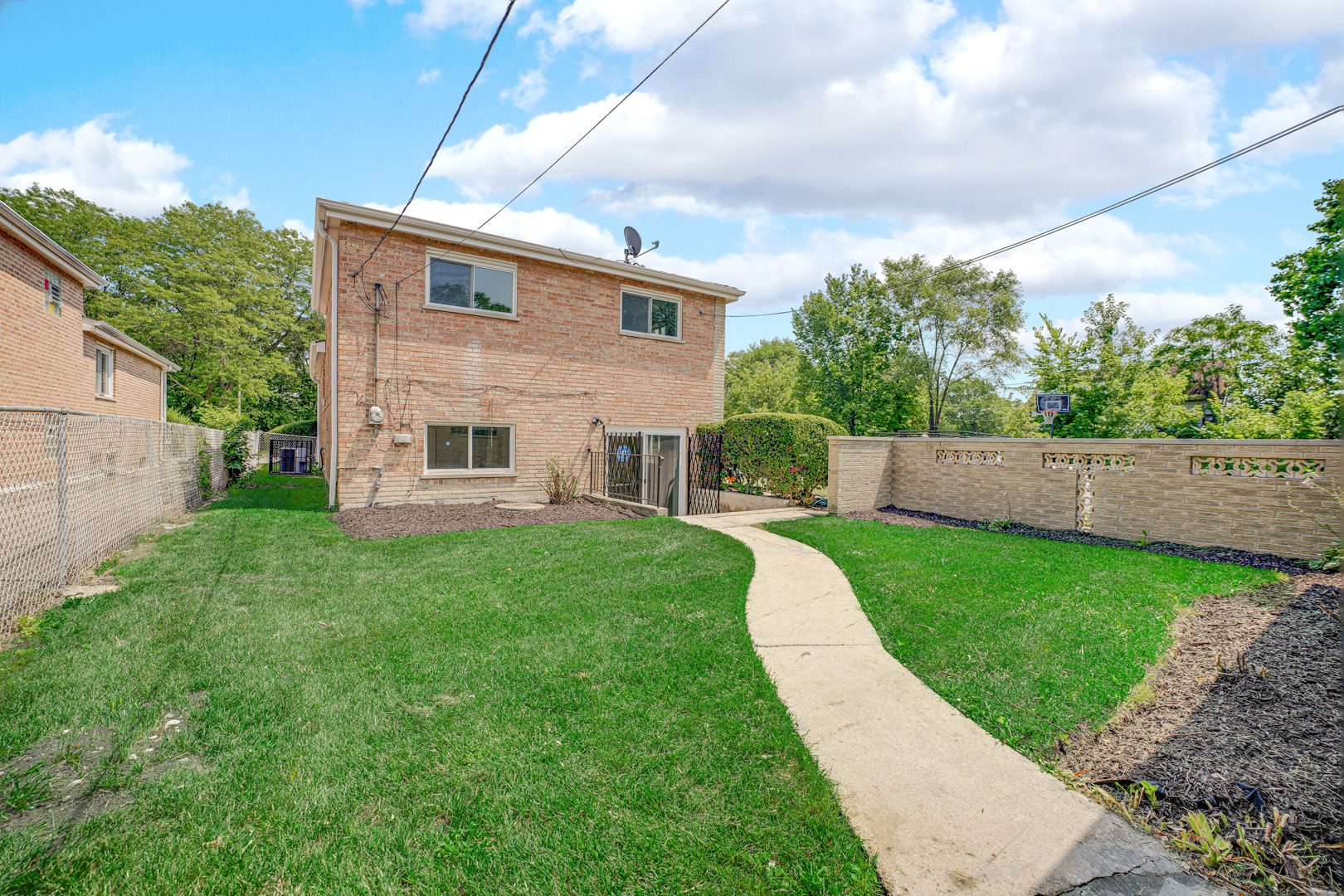 9756 S Eggleston Avenue, Chicago, IL 60628