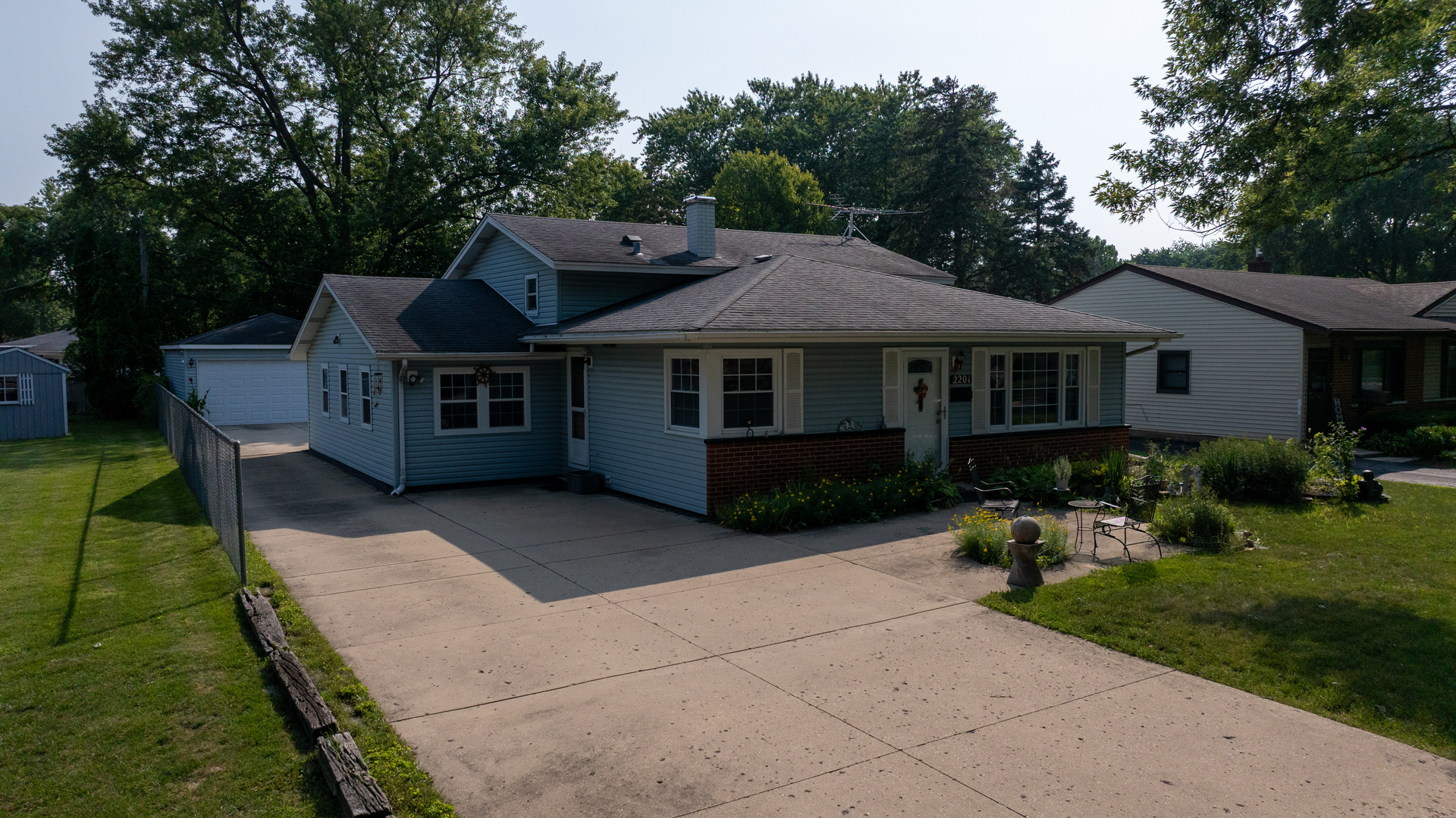 2201 Kingfisher Lane, Rolling Meadows, IL 60008
