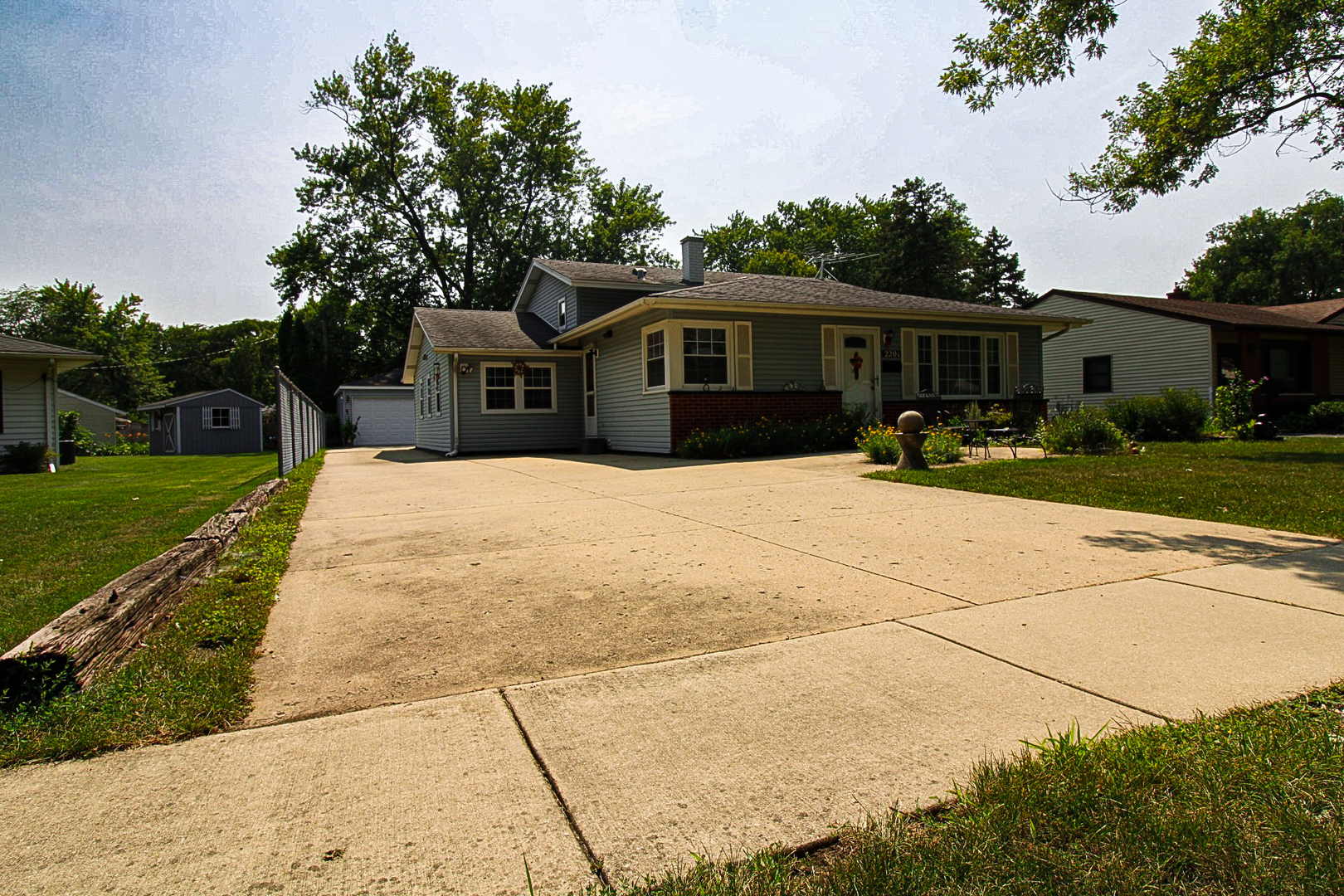 2201 Kingfisher Lane, Rolling Meadows, IL 60008