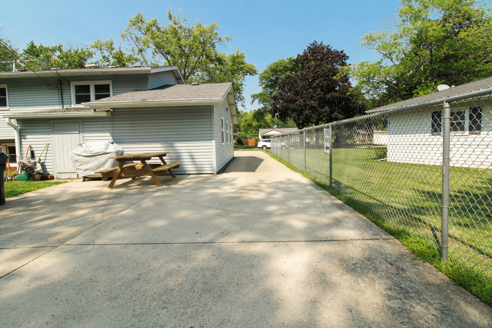 2201 Kingfisher Lane, Rolling Meadows, IL 60008
