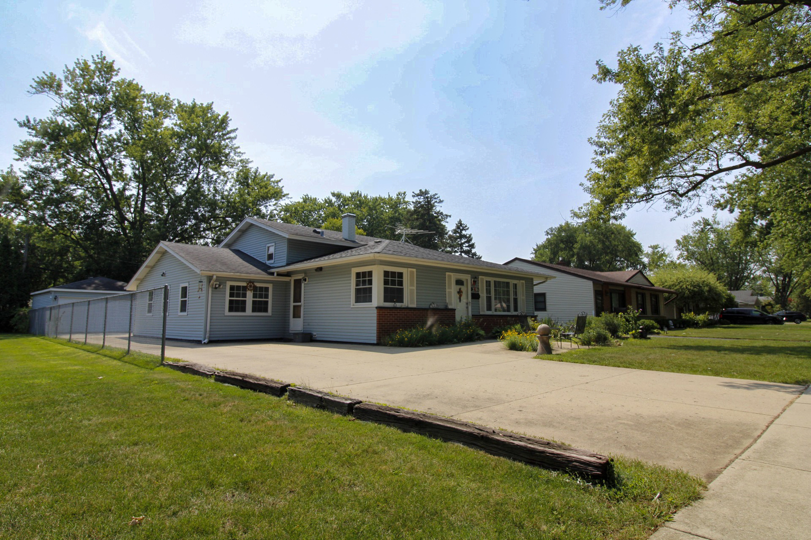 2201 Kingfisher Lane, Rolling Meadows, IL 60008