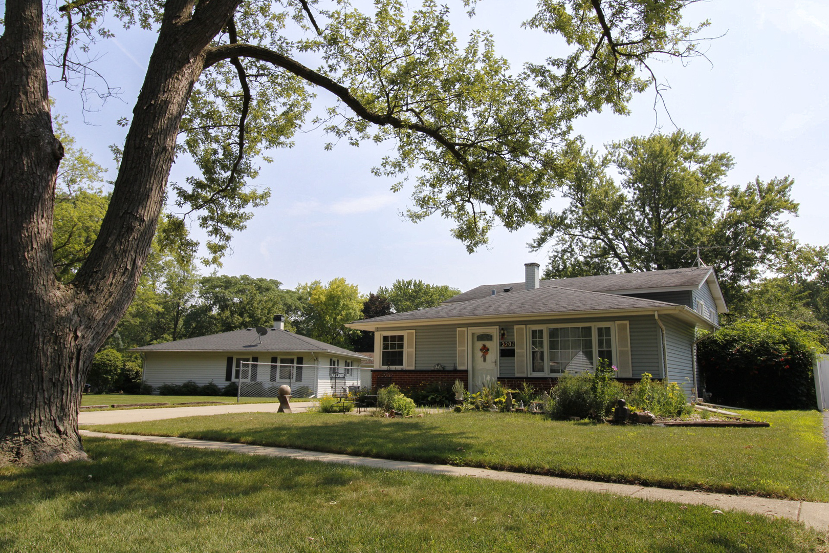 2201 Kingfisher Lane, Rolling Meadows, IL 60008