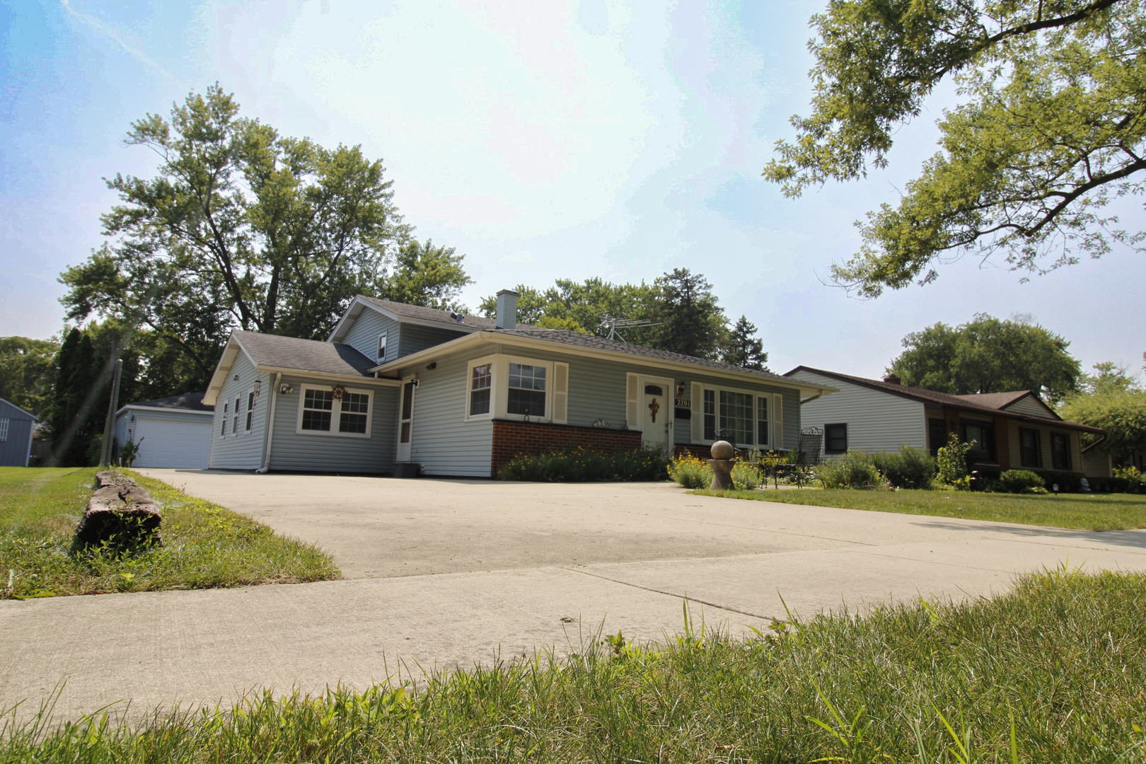 2201 Kingfisher Lane, Rolling Meadows, IL 60008