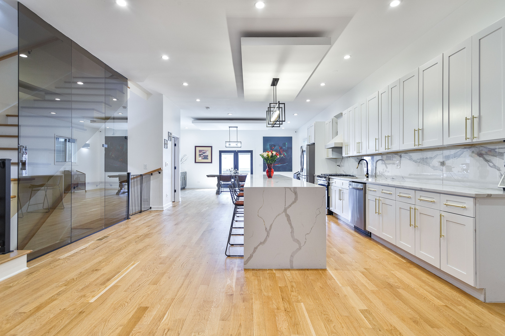943 N Central Park Avenue, Chicago, IL 60651
