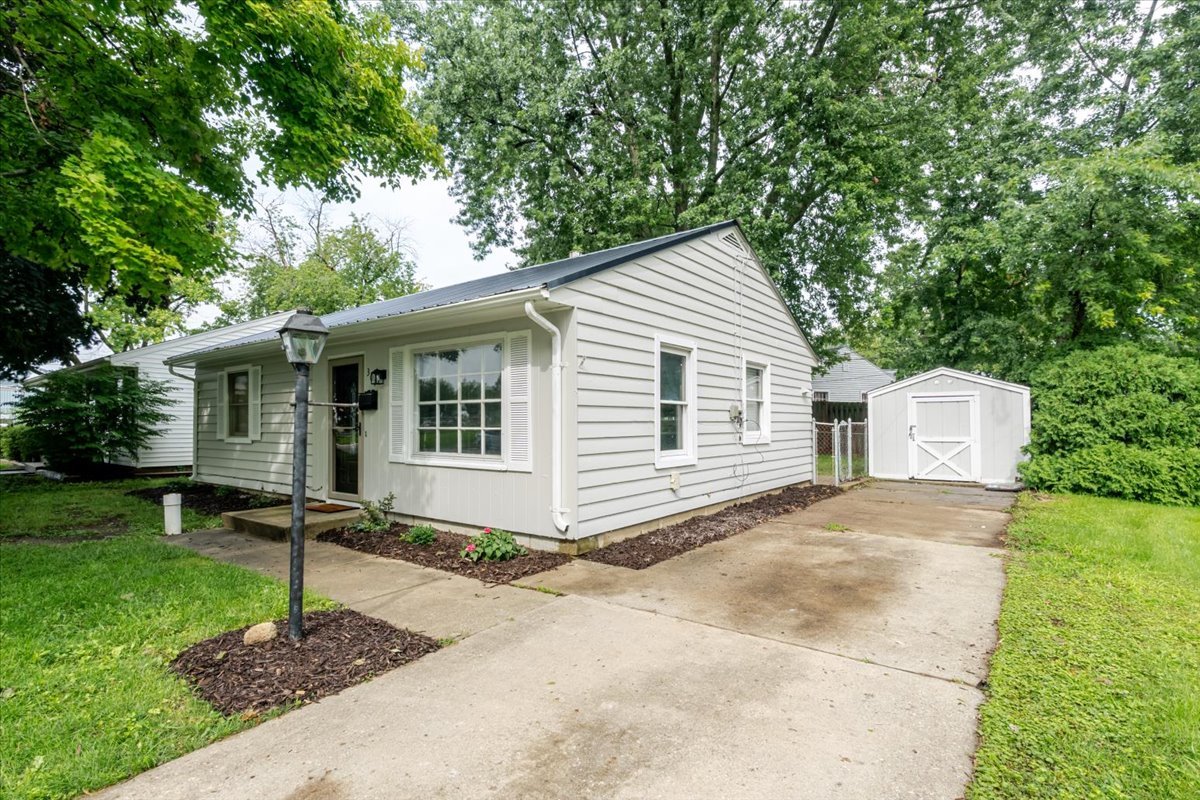 307 Meadows Avenue, Bloomington, IL 61701