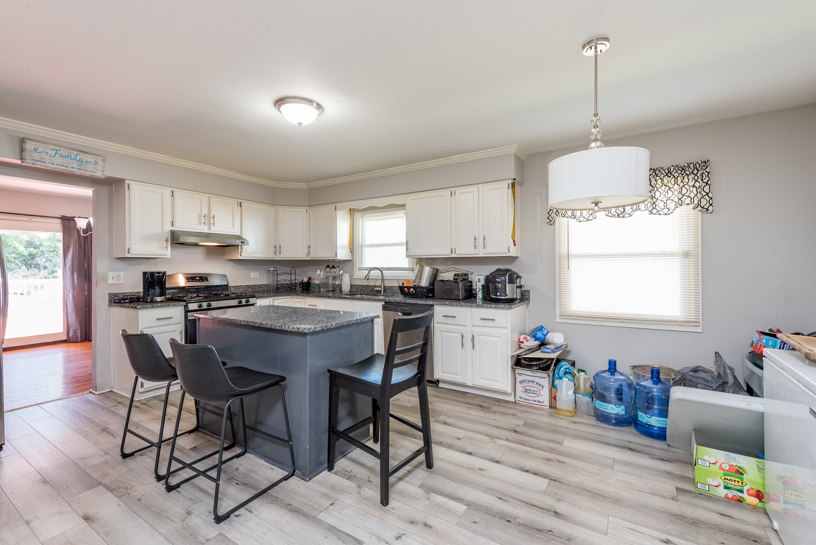 1810 THOMPSON Avenue, Zion, IL 60099