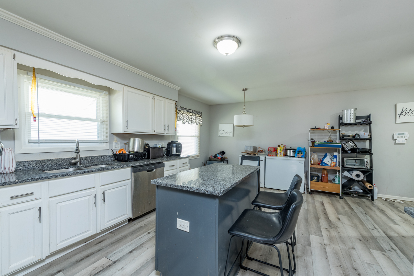 1810 THOMPSON Avenue, Zion, IL 60099