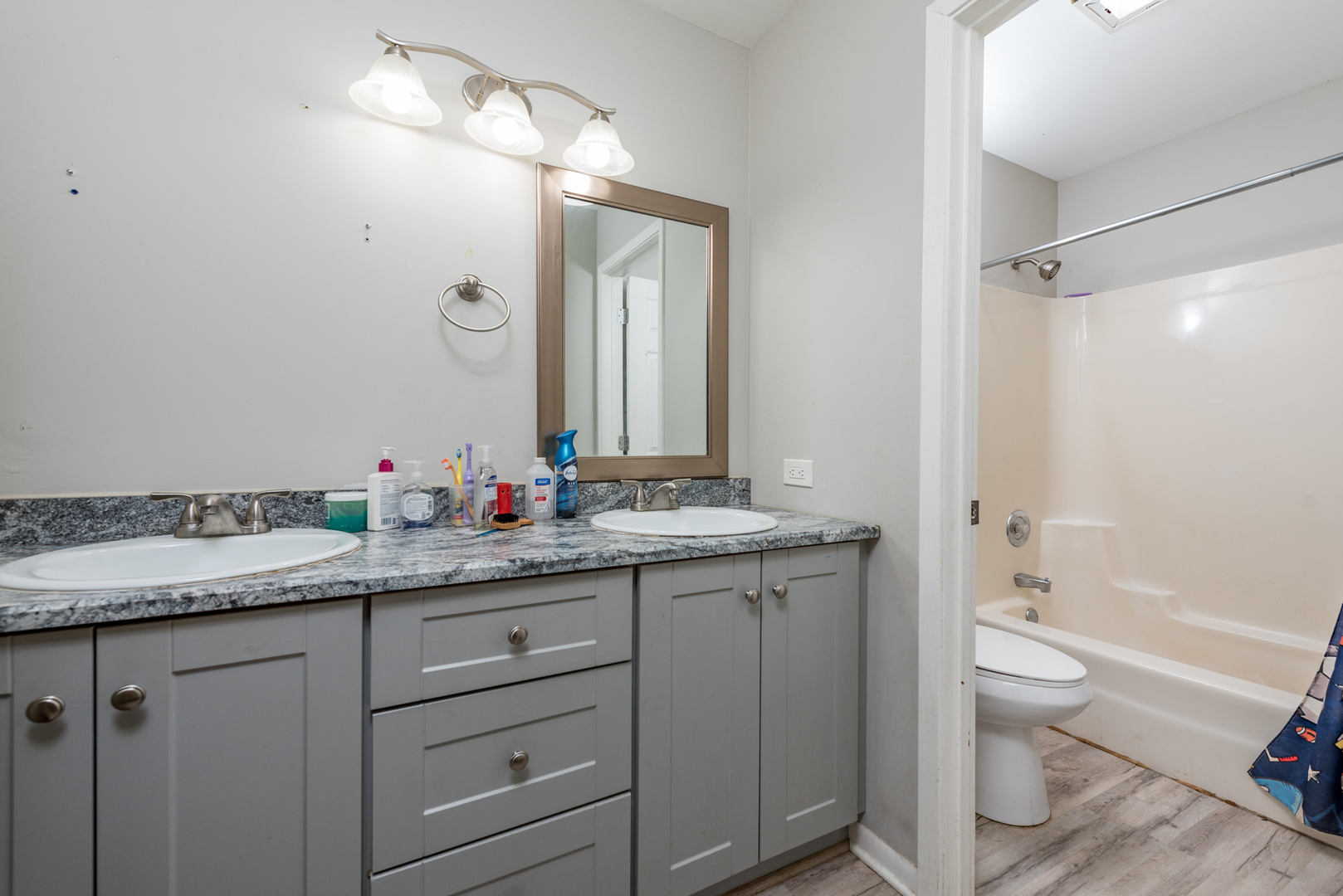 1810 THOMPSON Avenue, Zion, IL 60099