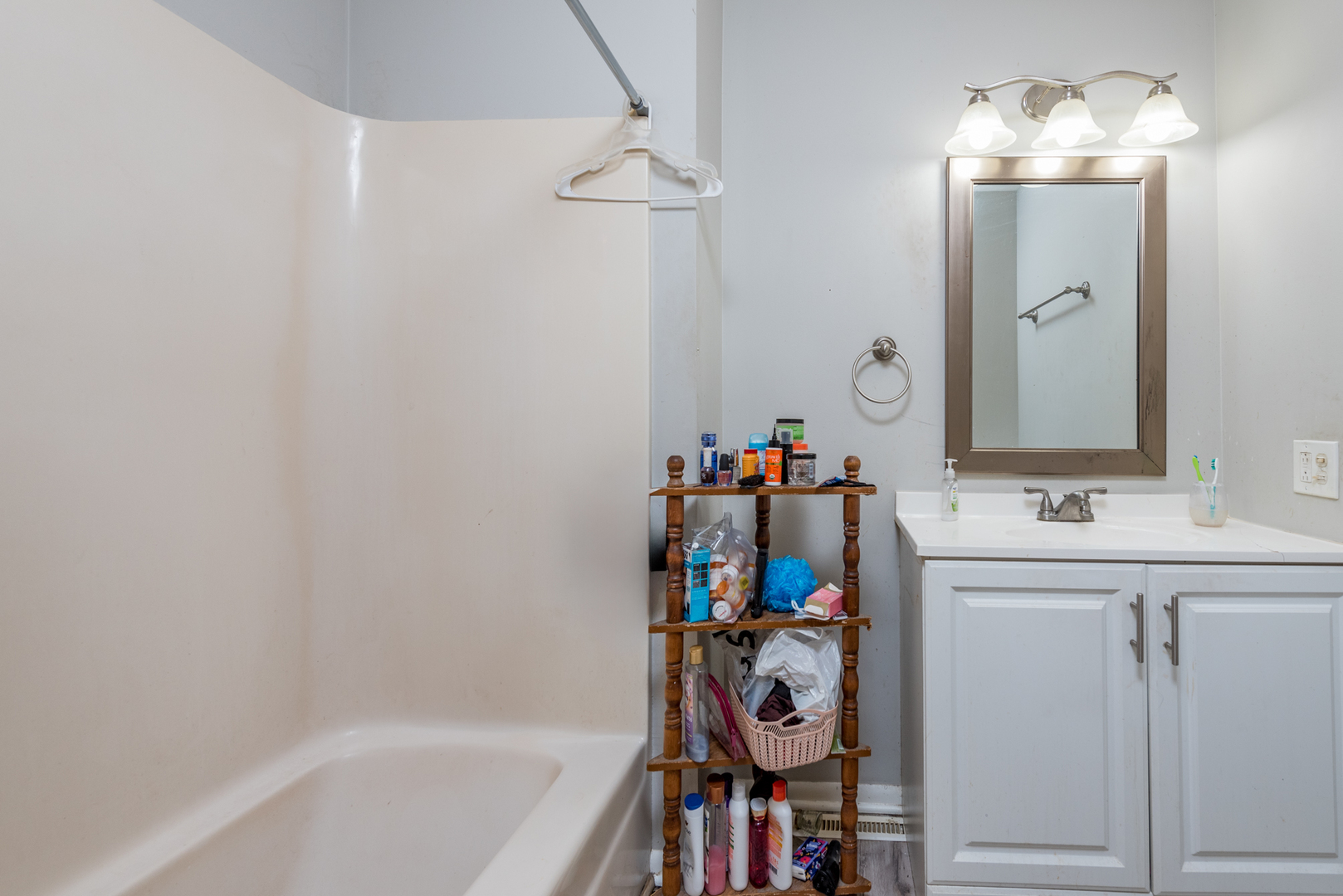 1810 THOMPSON Avenue, Zion, IL 60099