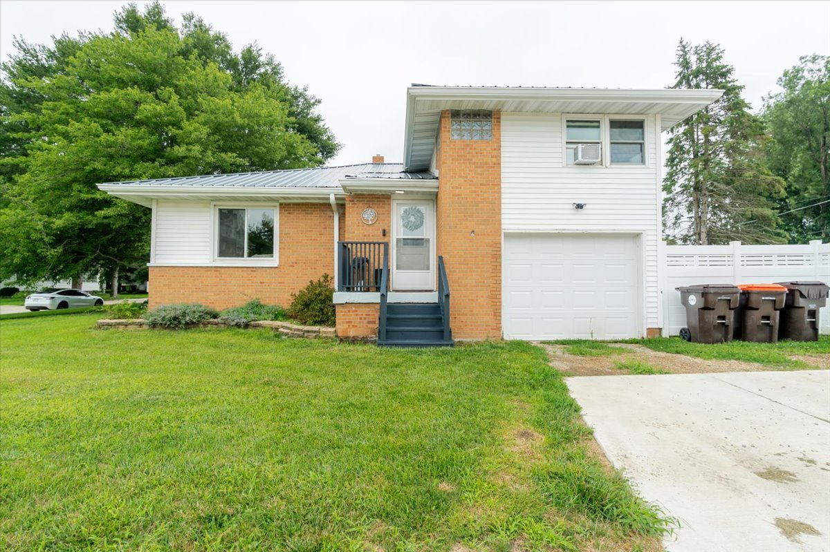 310 W Prairie Street, Heyworth, IL 61745