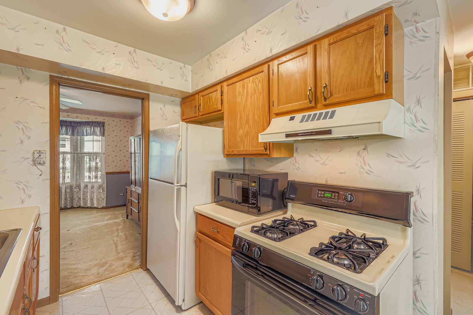 505 Newbury Drive, Island Lake, IL 60042