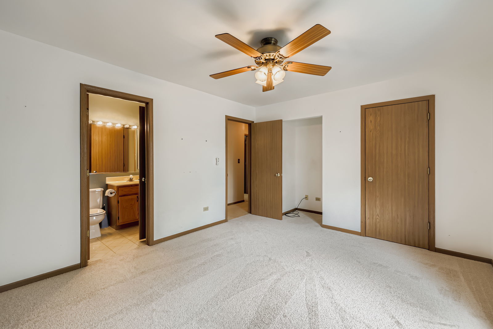 505 Newbury Drive, Island Lake, IL 60042