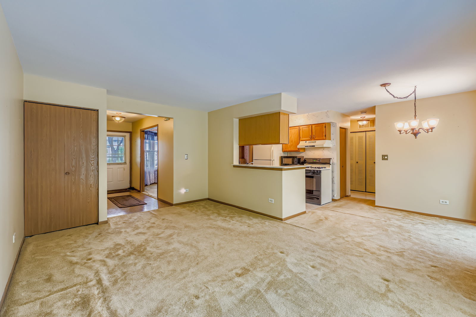 505 Newbury Drive, Island Lake, IL 60042