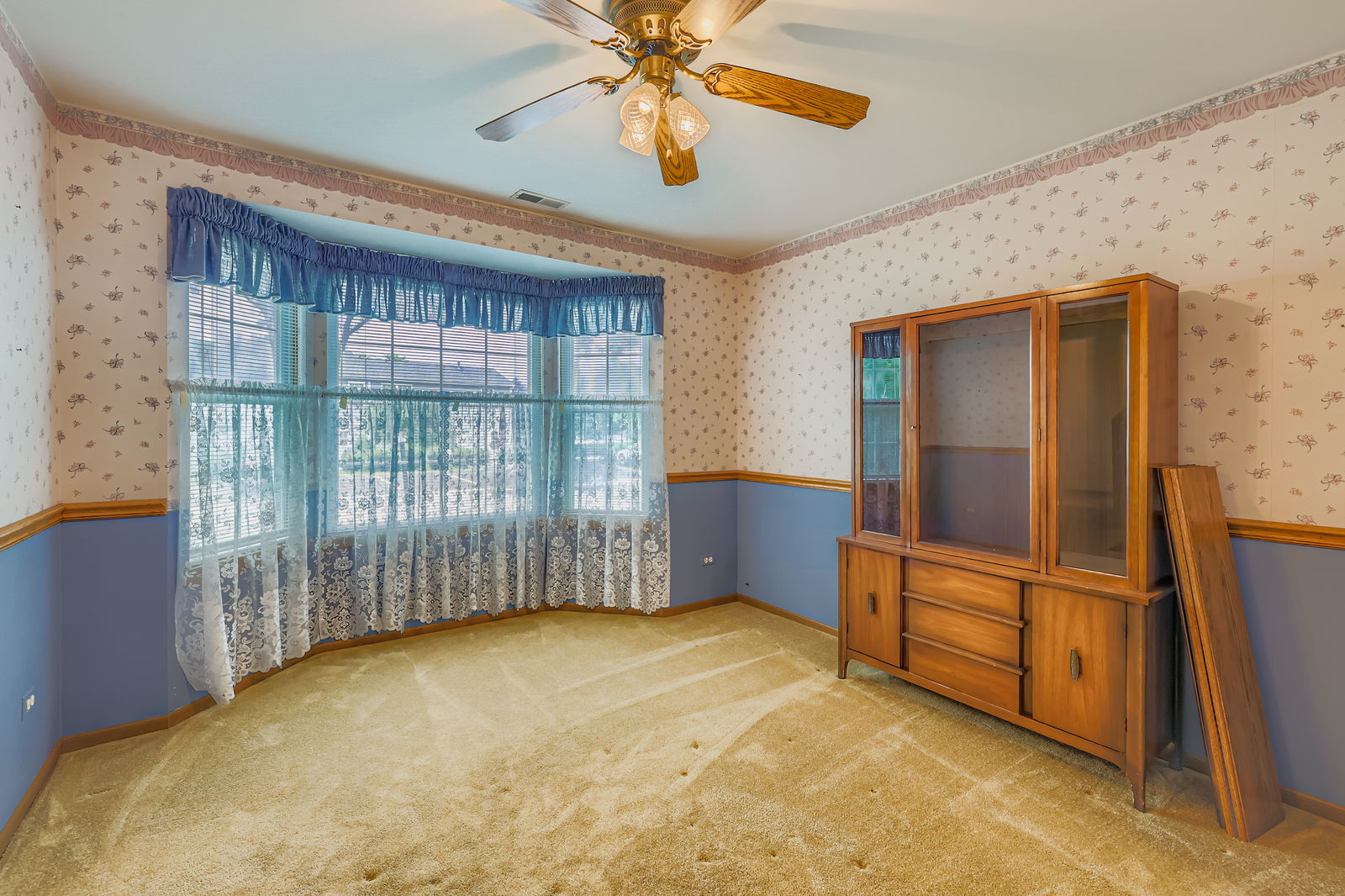 505 Newbury Drive, Island Lake, IL 60042