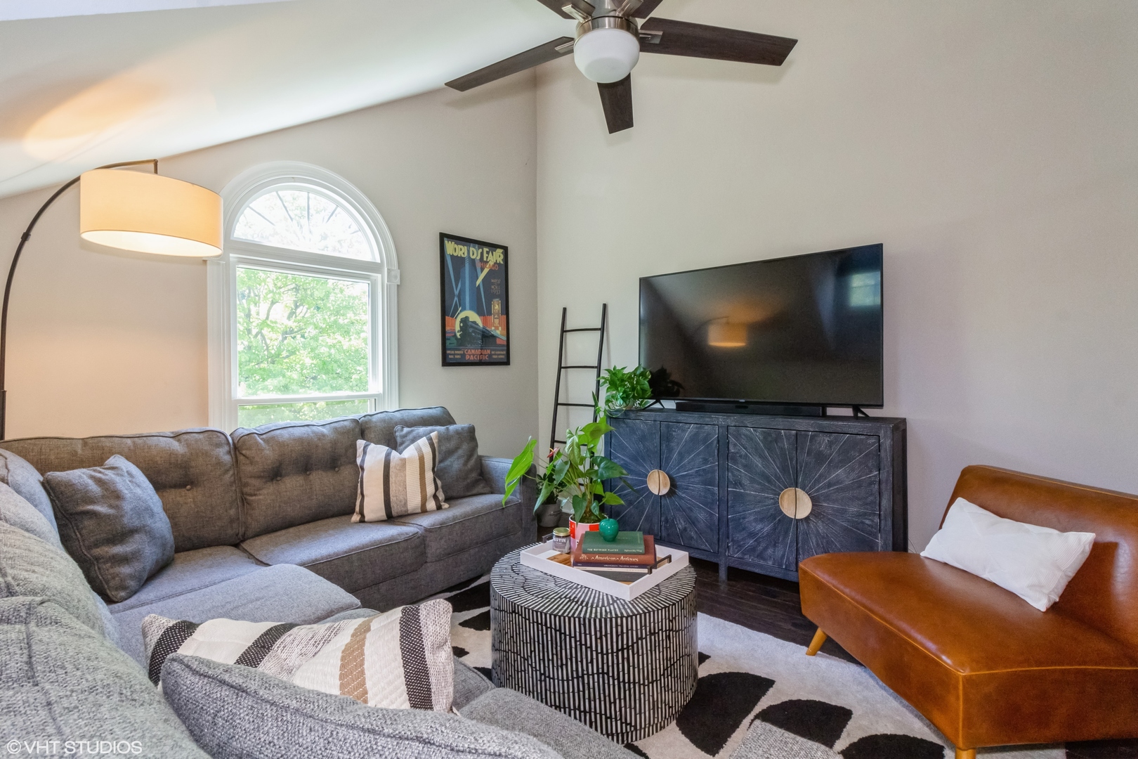 1401 Queensgreen Circle, Naperville, IL 60563