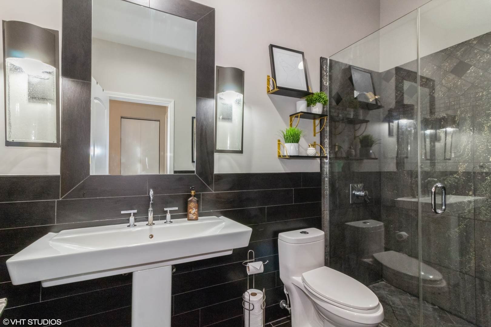 1401 Queensgreen Circle, Naperville, IL 60563