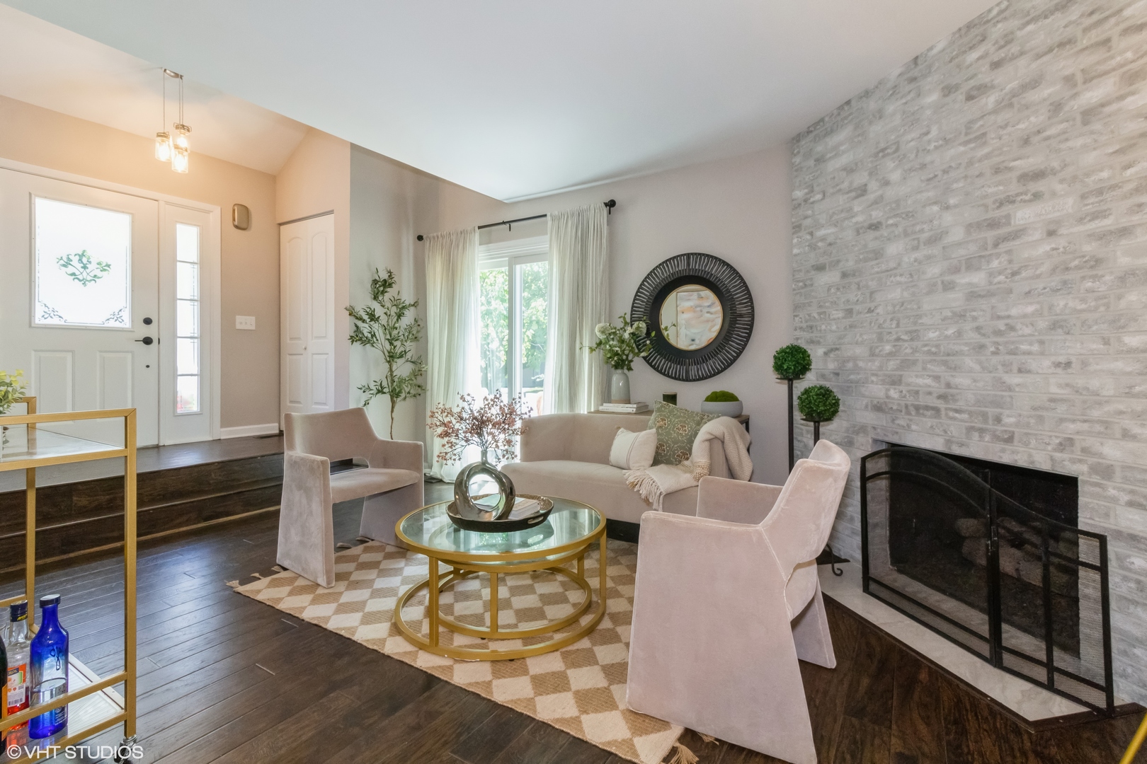 1401 Queensgreen Circle, Naperville, IL 60563