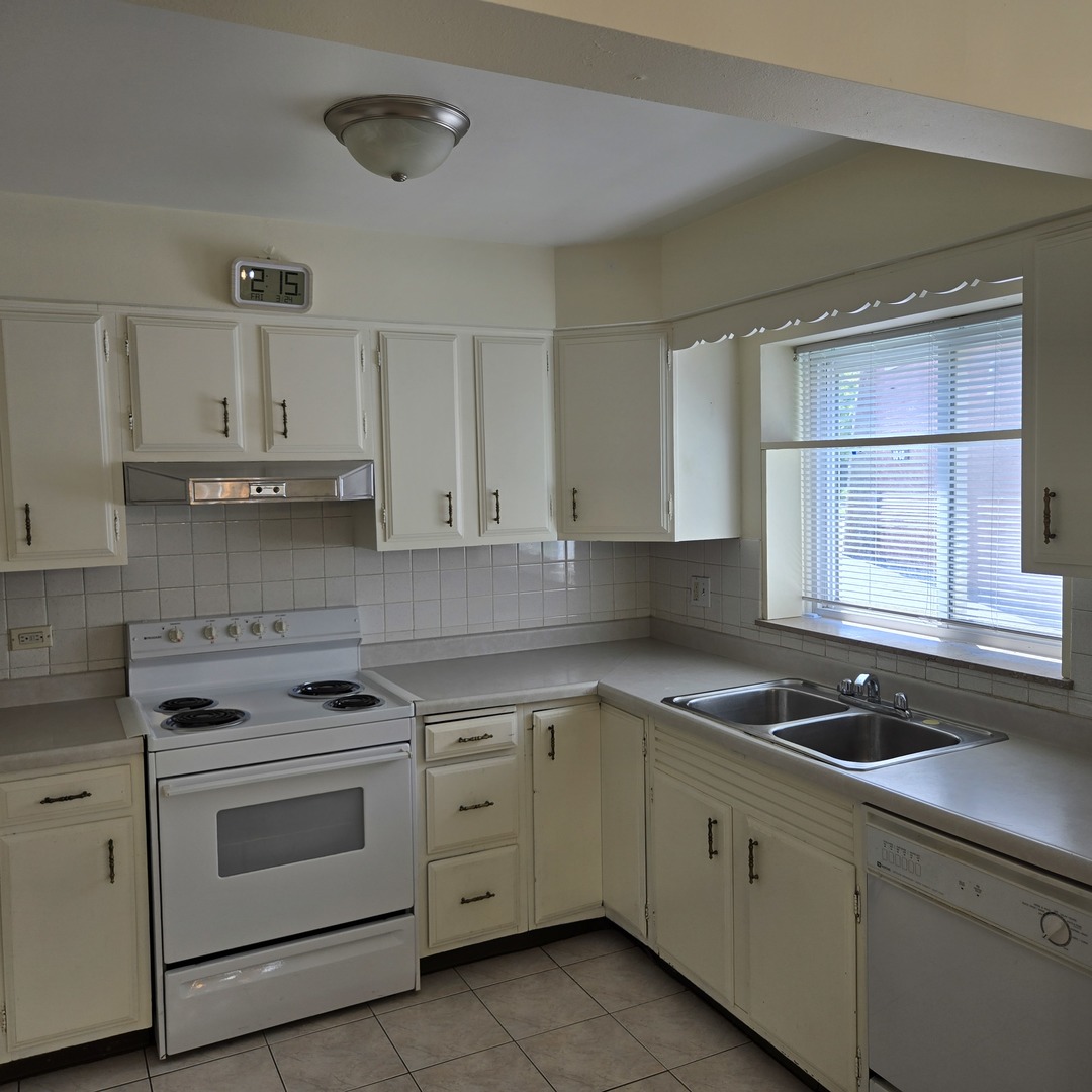 1041 N NORTHWEST Highway #A4, Park Ridge, IL 60068