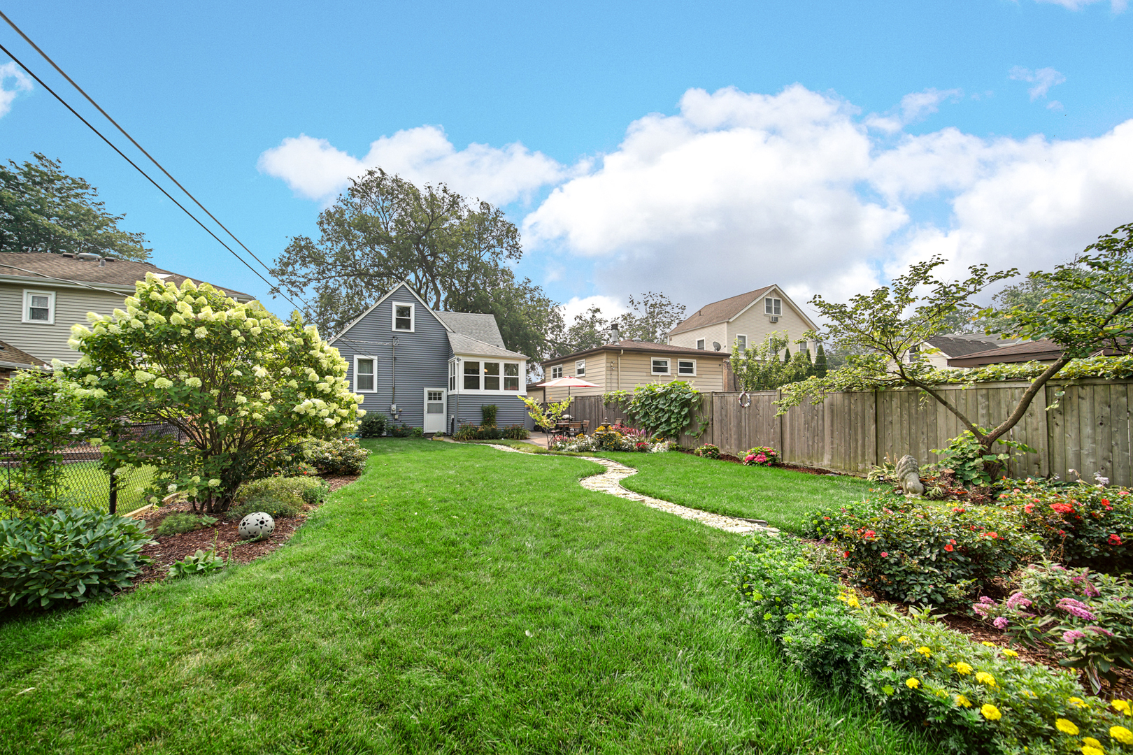 856 Margret Street, Des Plaines, IL 60016