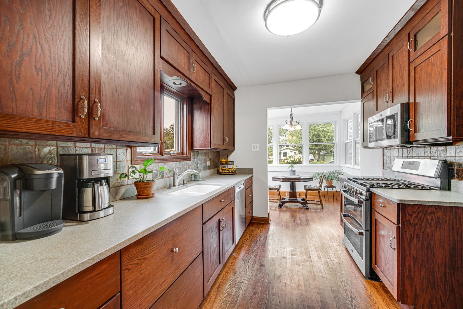 856 Margret Street, Des Plaines, IL 60016