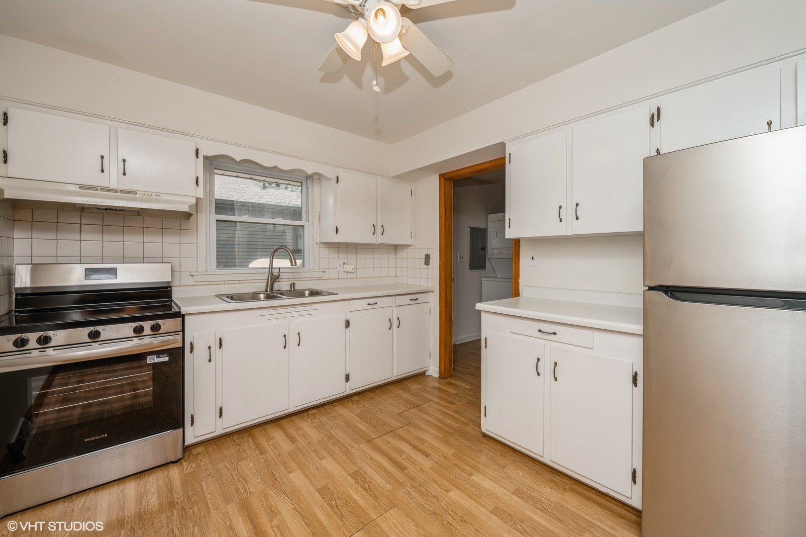 947 Ridgeland Avenue, Mundelein, IL 60060