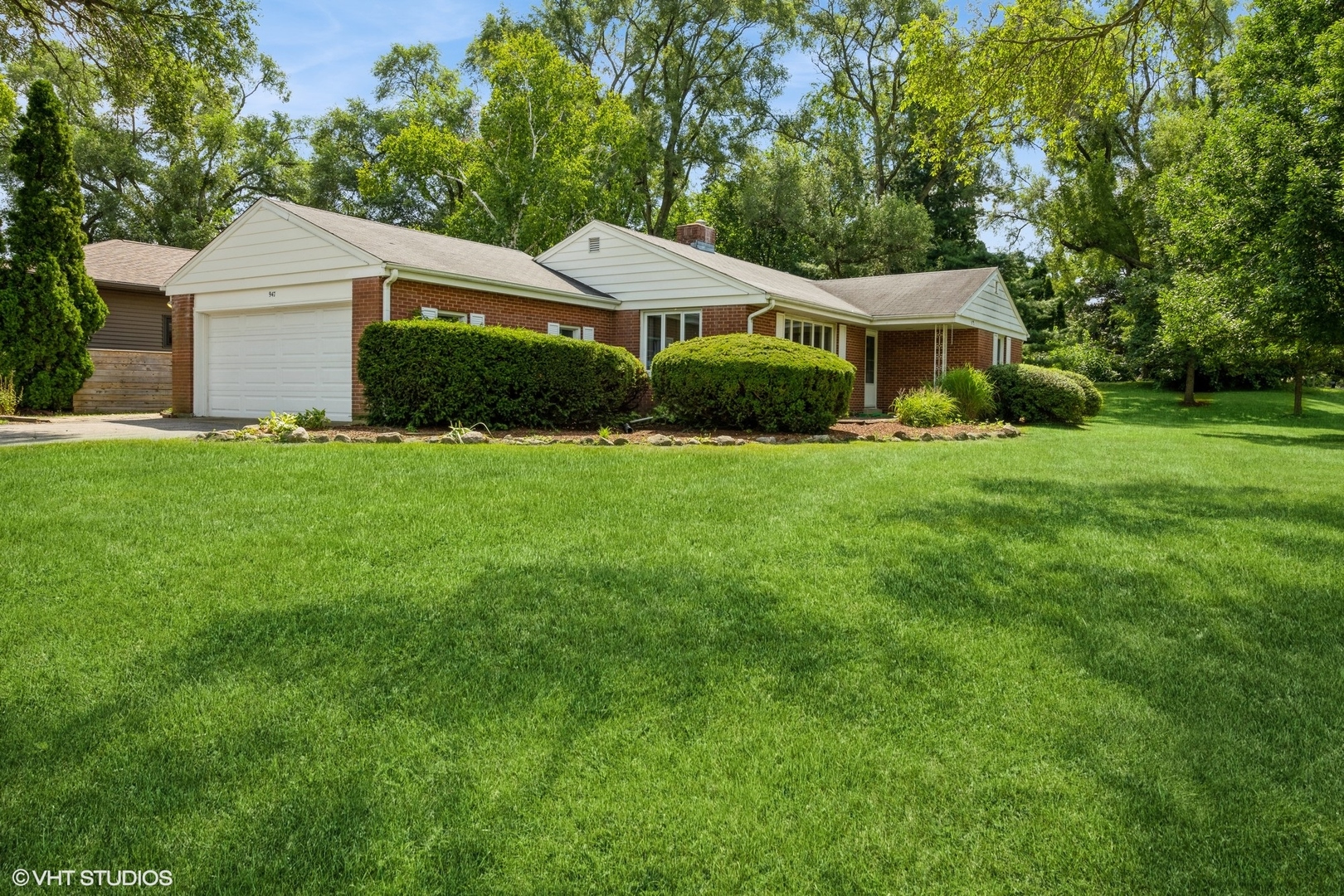 947 Ridgeland Avenue, Mundelein, IL 60060