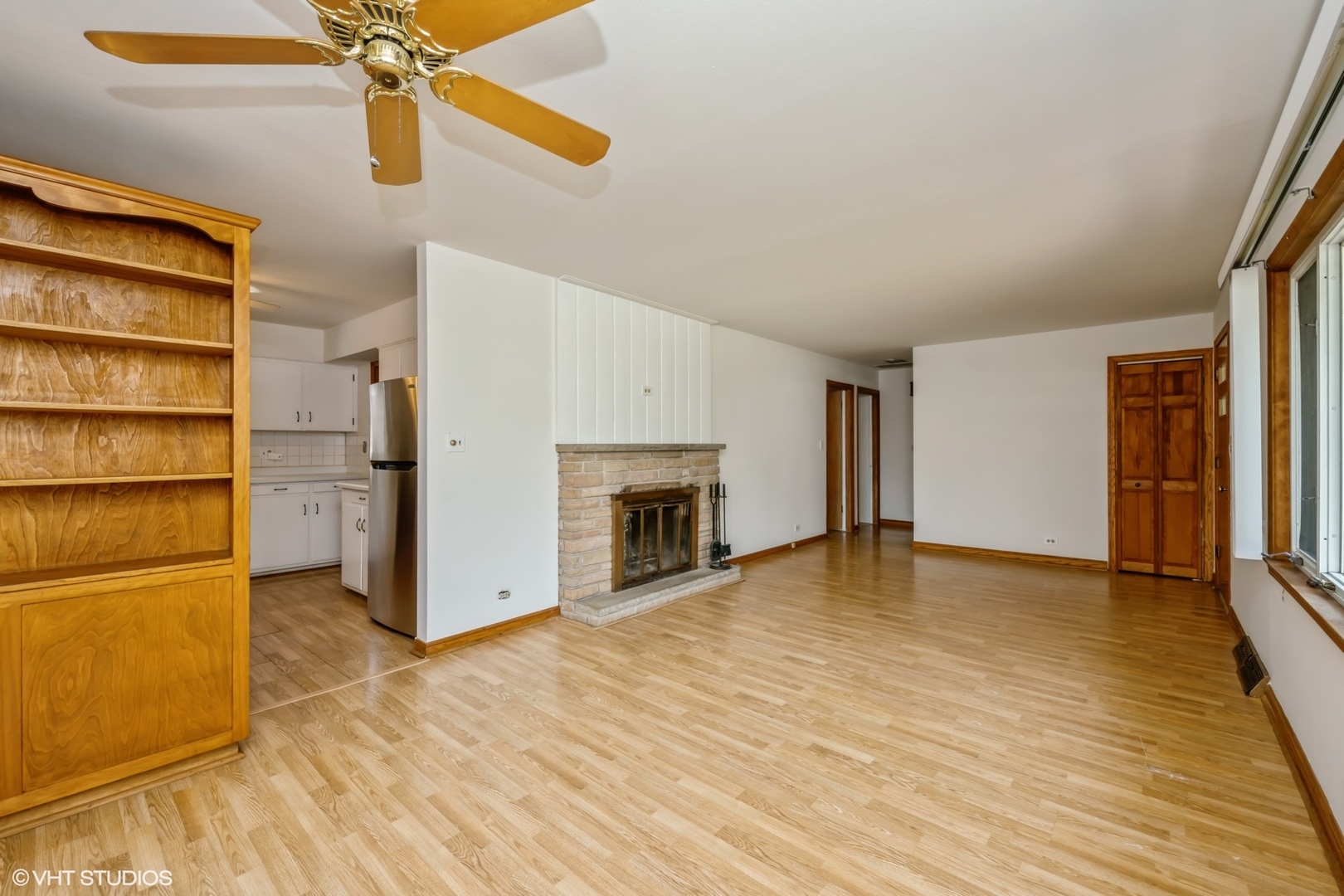 947 Ridgeland Avenue, Mundelein, IL 60060