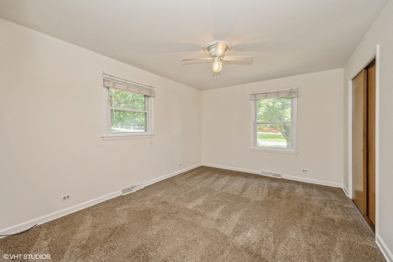 947 Ridgeland Avenue, Mundelein, IL 60060