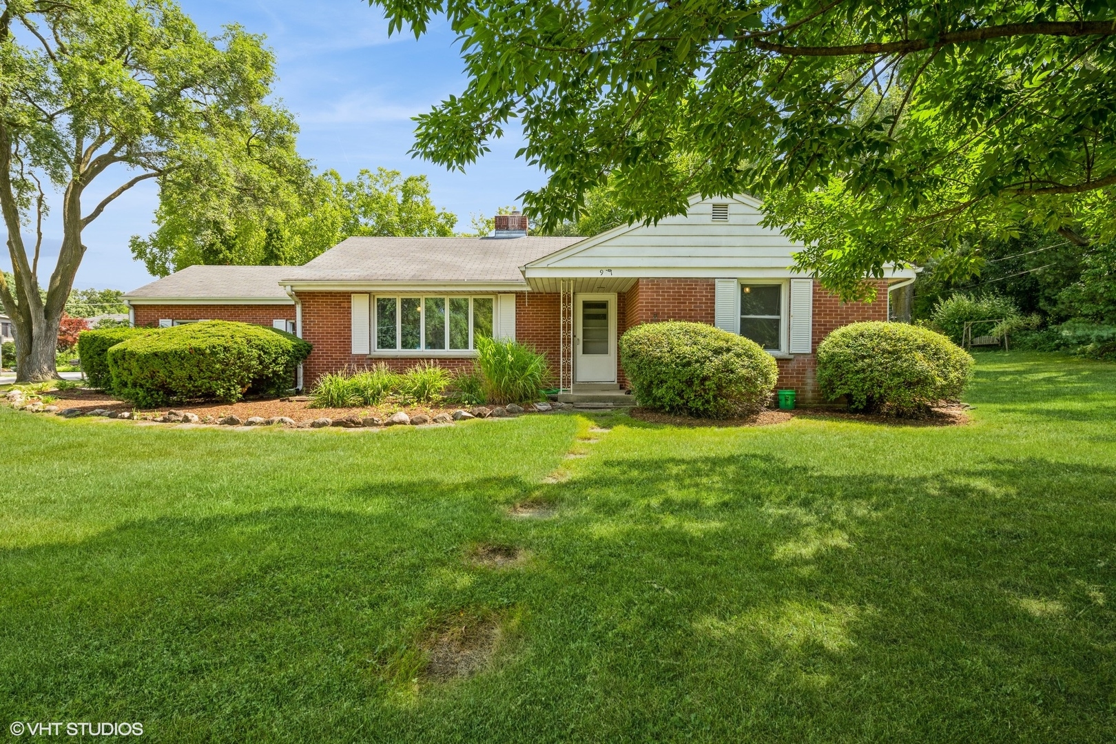 947 Ridgeland Avenue, Mundelein, IL 60060