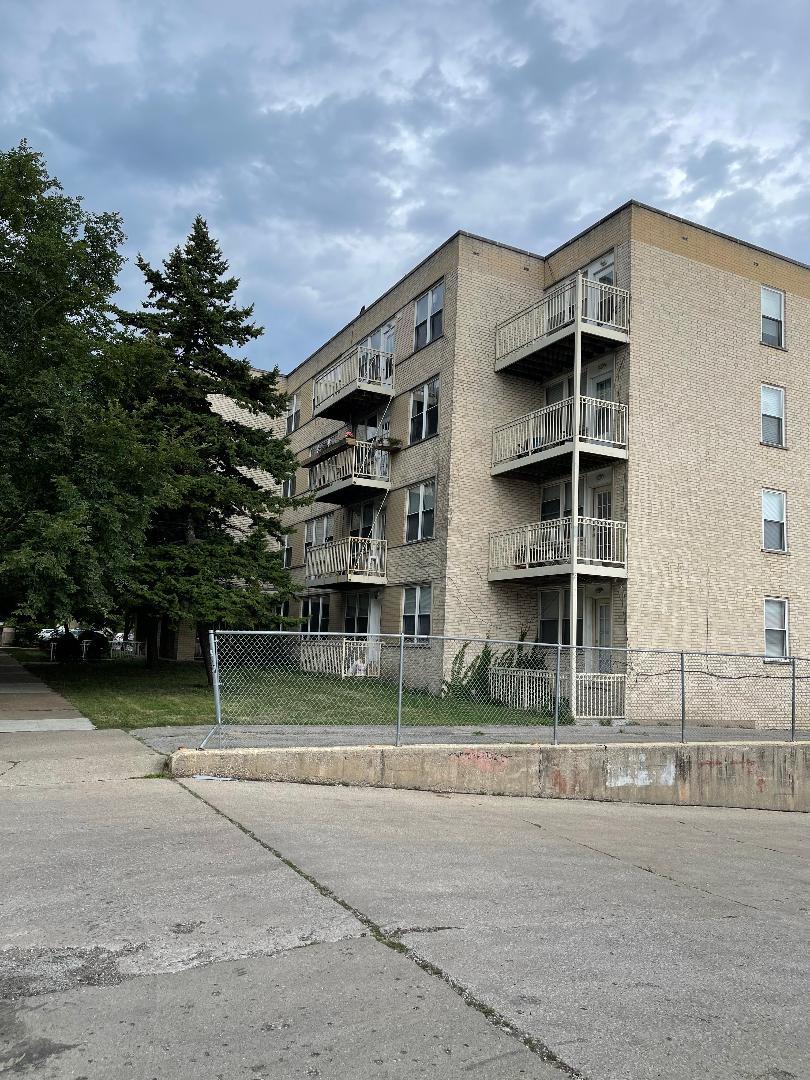 2501 W Touhy Avenue #102, Chicago, IL 60645