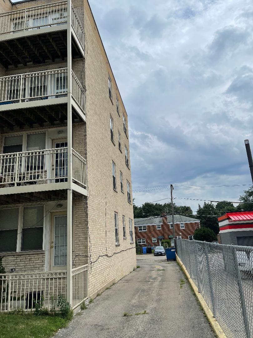 2501 W Touhy Avenue #102, Chicago, IL 60645