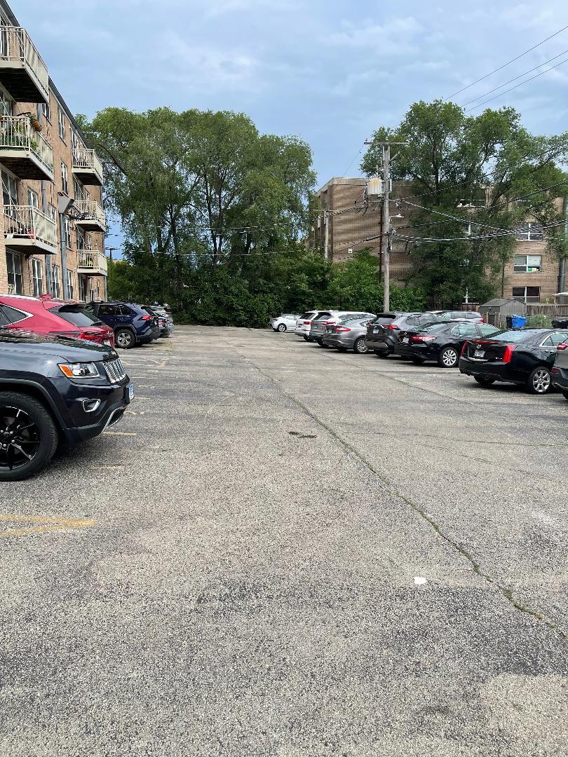 2501 W Touhy Avenue #102, Chicago, IL 60645