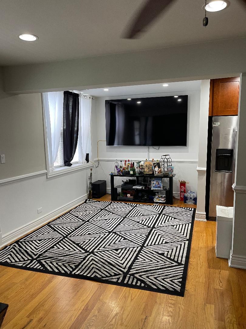 2501 W Touhy Avenue #102, Chicago, IL 60645