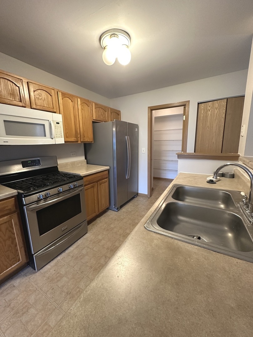 2341 Stoughton Circle #2341, Aurora, IL 60502