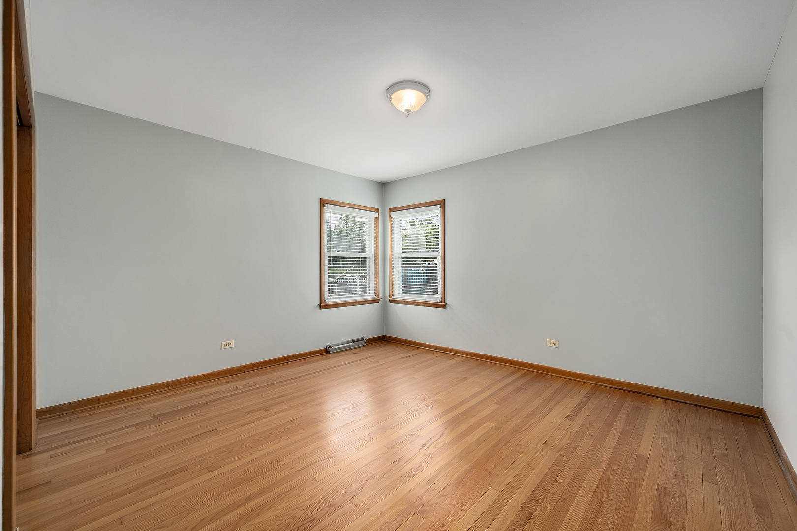 110 Holly Avenue, Darien, IL 60561