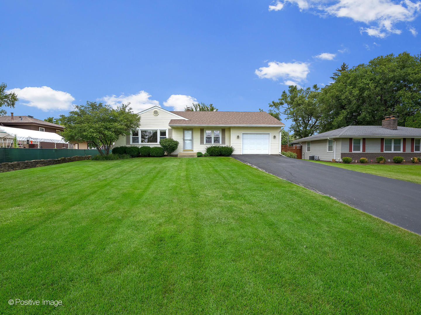 110 Holly Avenue, Darien, IL 60561