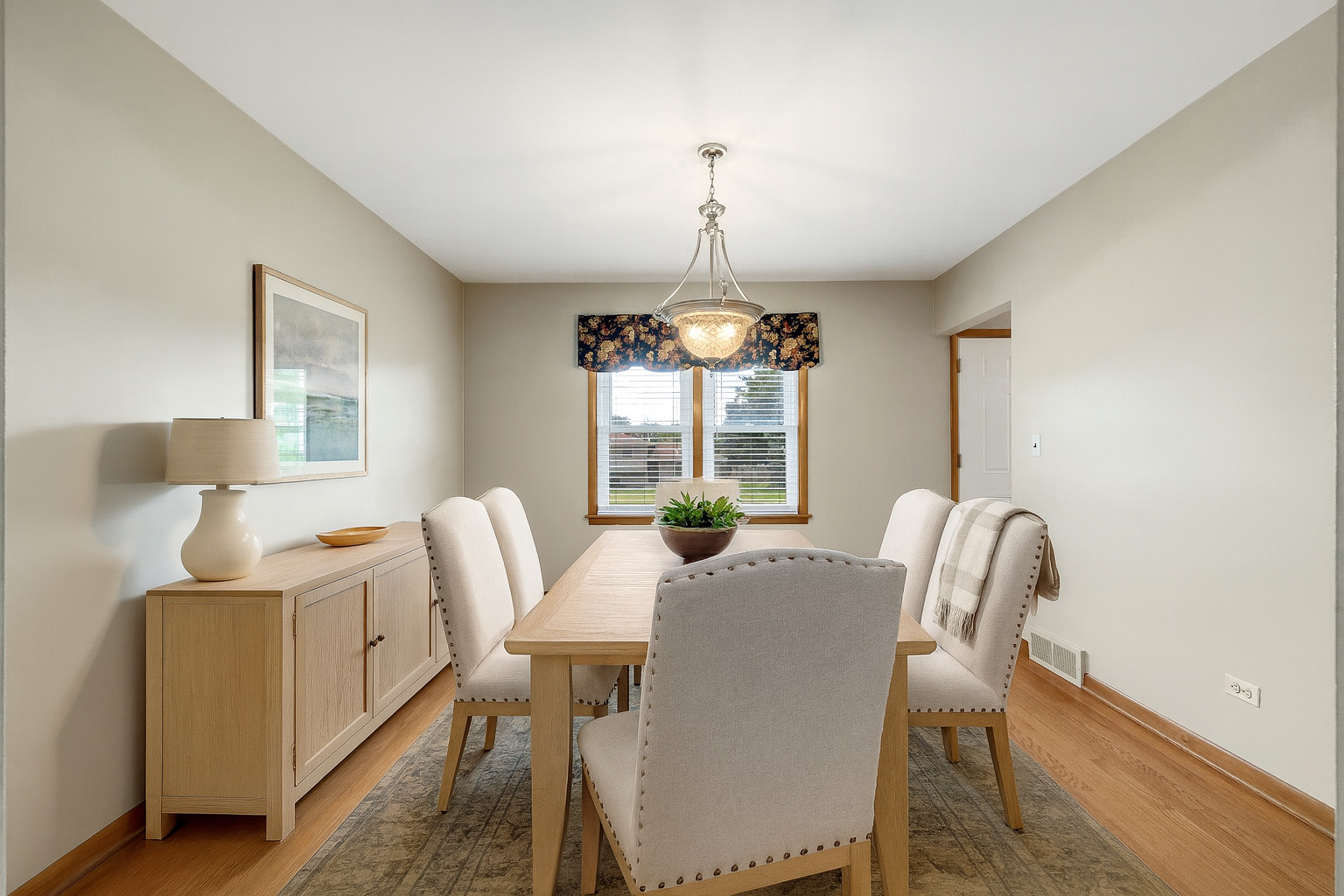 110 Holly Avenue, Darien, IL 60561
