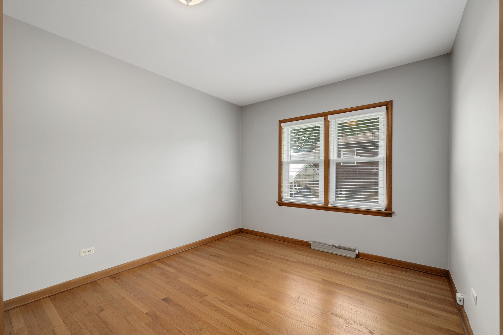 110 Holly Avenue, Darien, IL 60561