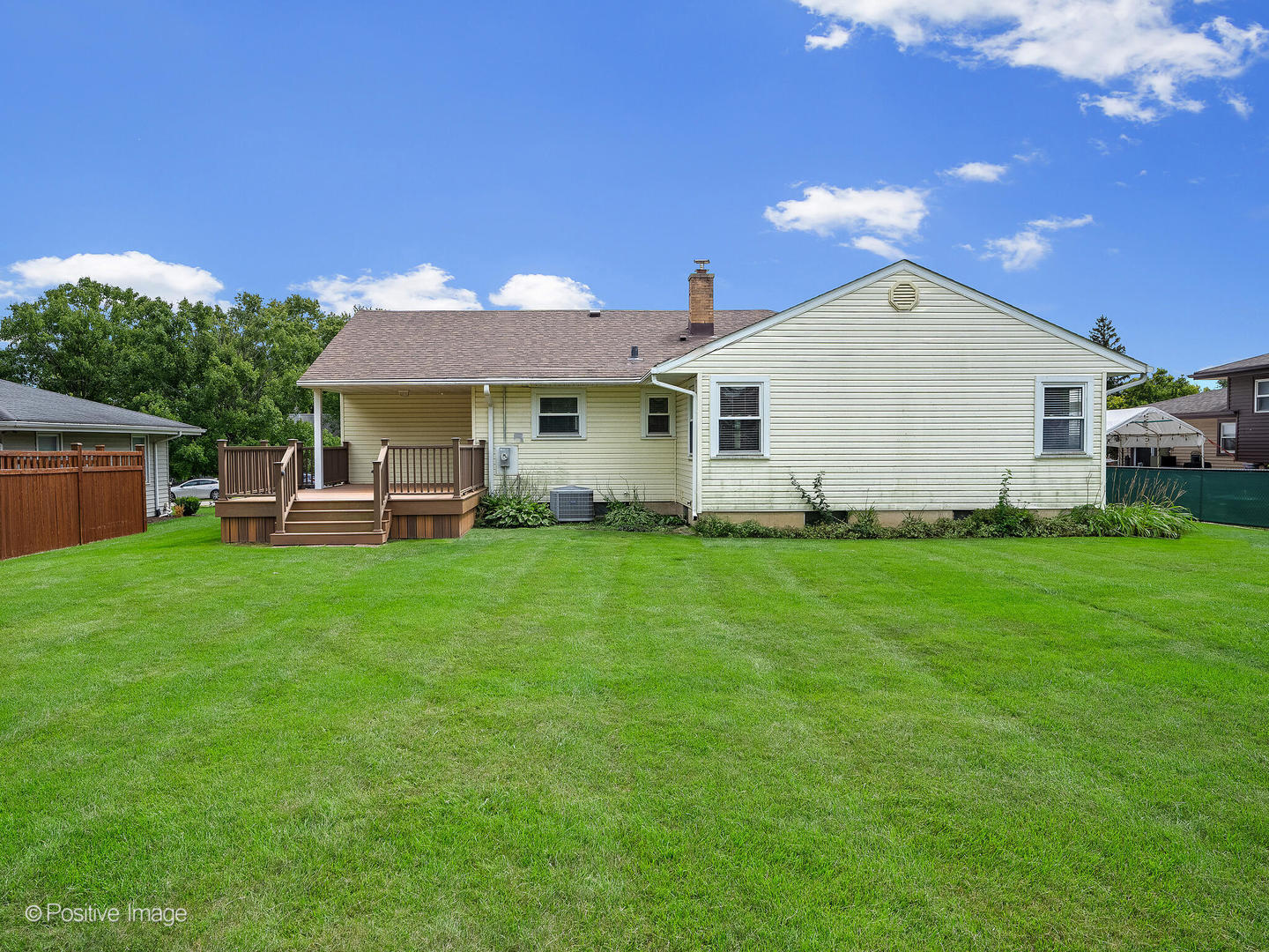 110 Holly Avenue, Darien, IL 60561