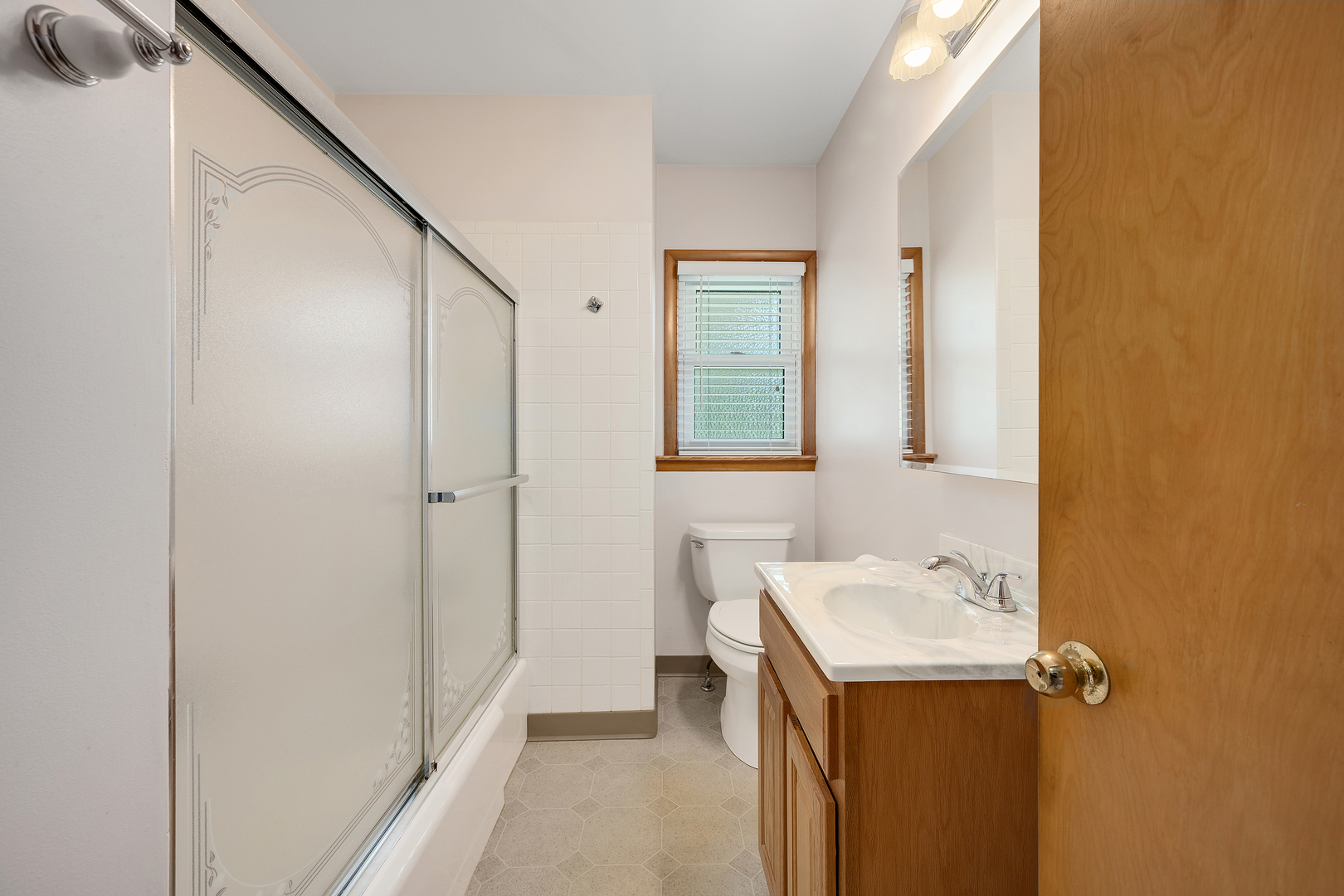 110 Holly Avenue, Darien, IL 60561