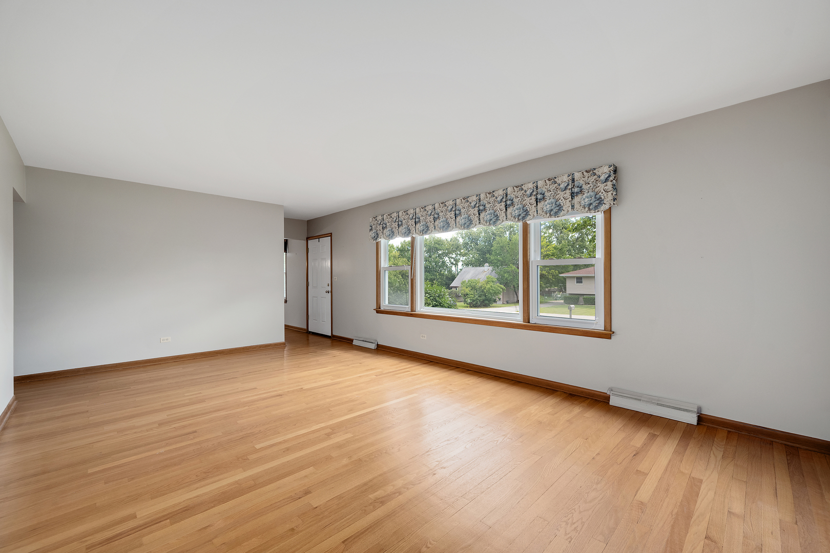 110 Holly Avenue, Darien, IL 60561