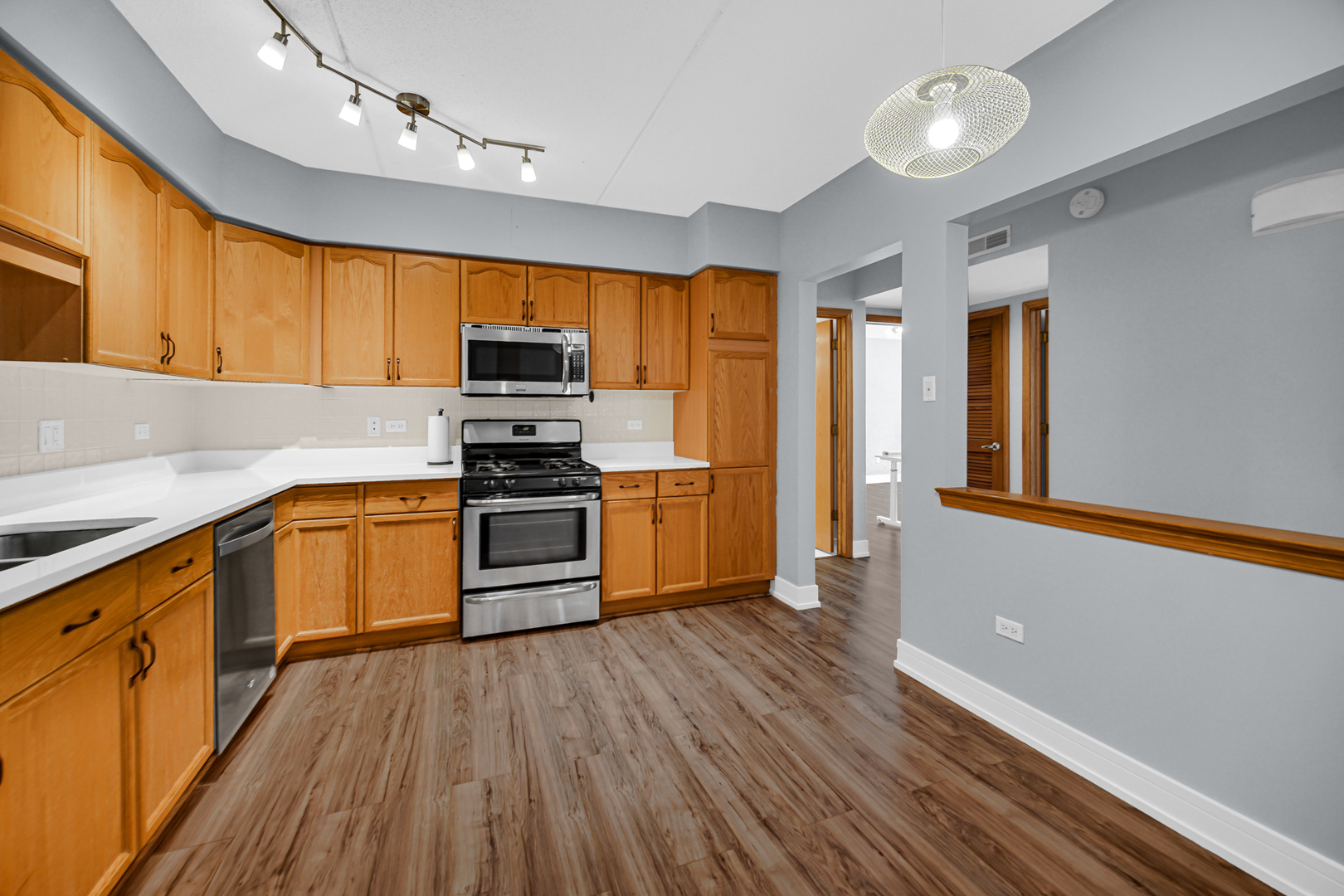 1636 Ashland Avenue #209, Des Plaines, IL 60016