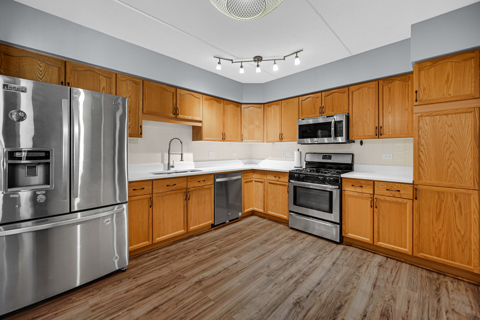 1636 Ashland Avenue #209, Des Plaines, IL 60016