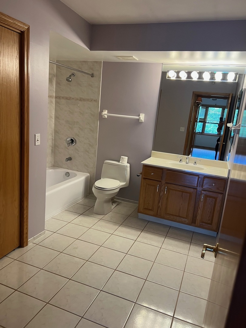 460 S NORTHWEST Highway #409, Park Ridge, IL 60068
