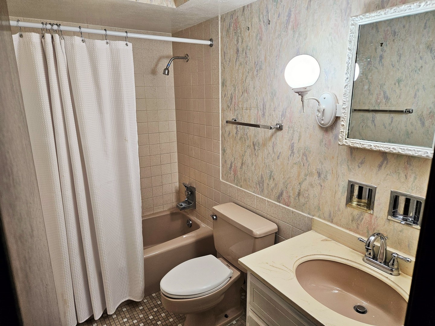 2400 Windsor Mall #1E, Park Ridge, IL 60068
