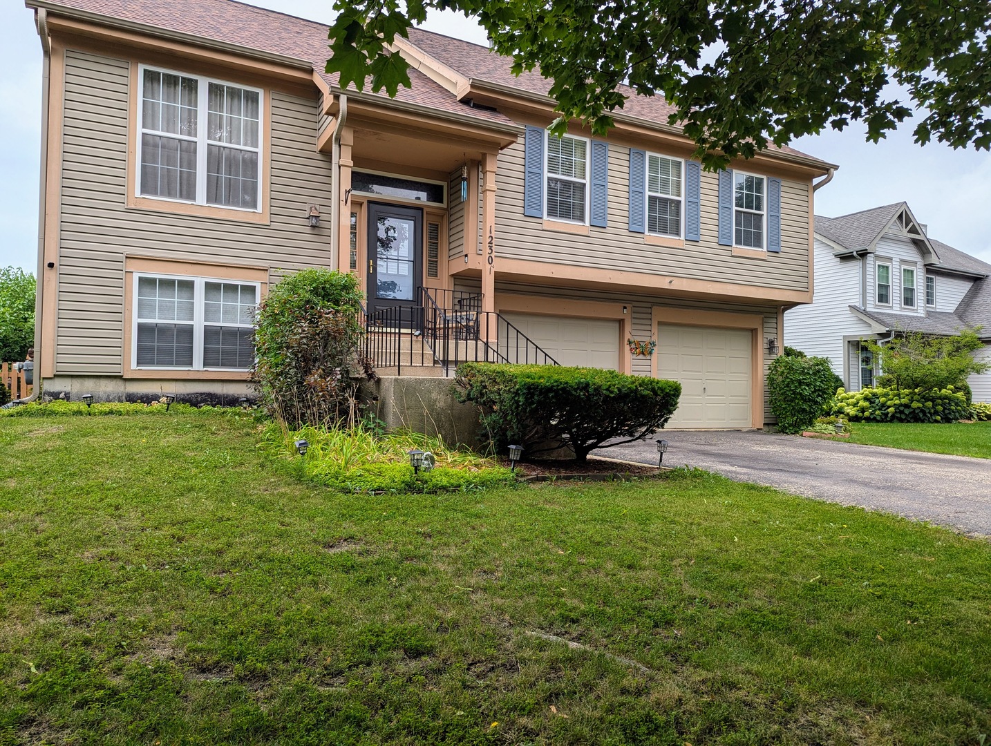 1230 Spring Creek Road, Elgin, IL 60120