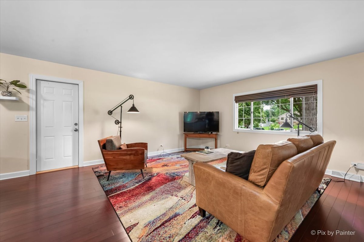 1836 Maple Lane, Sleepy Hollow, IL 60118